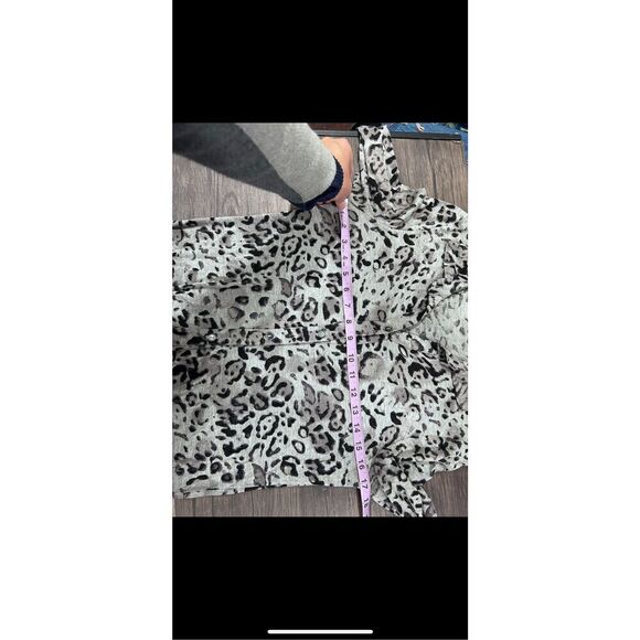 Michael Stars Leopard Print Long Sleeve Button Up Shirt Black Gray Size Small - Picture 9 of 9